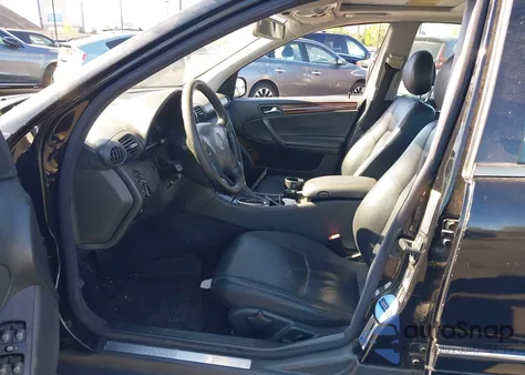 2004 Mercedes-Benz C 240 from USA, damaged, VIN WDBRF61J94A554538